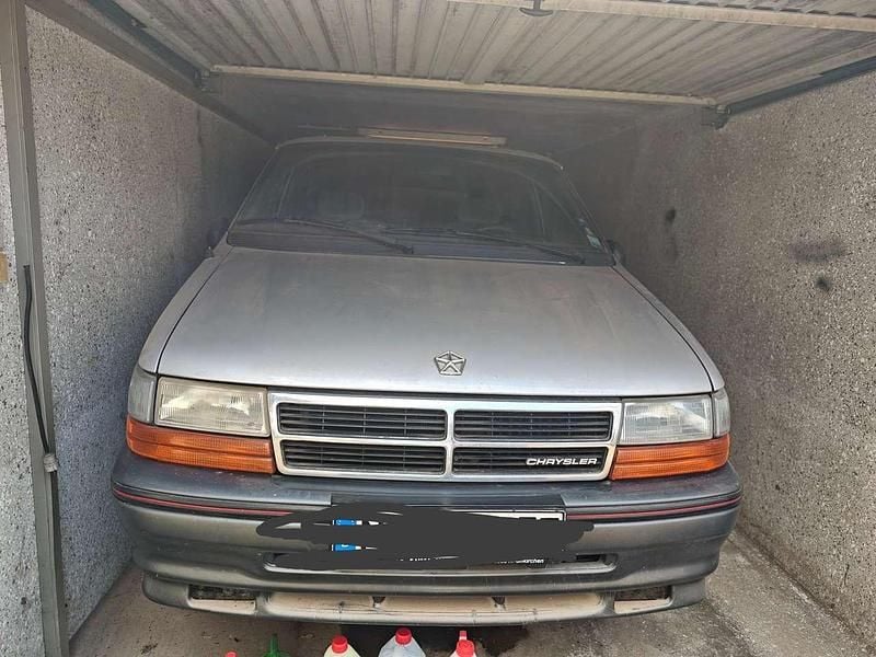Silber Gebraucht 1991 Chrysler Voyager Van / Kleinbus | 2.700 € - Bild 1/4