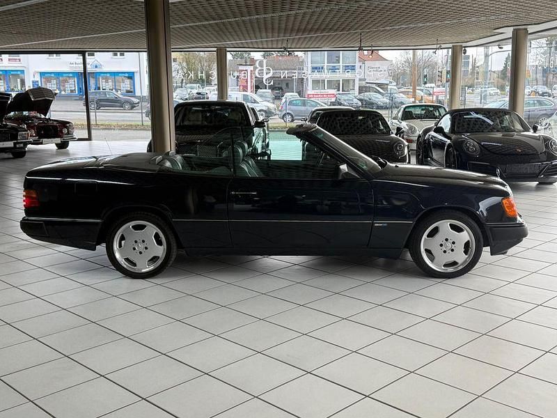 Gebraucht Mercedes E320 Sportline 220 PS (161 kW) 1993 Blau Cabrio