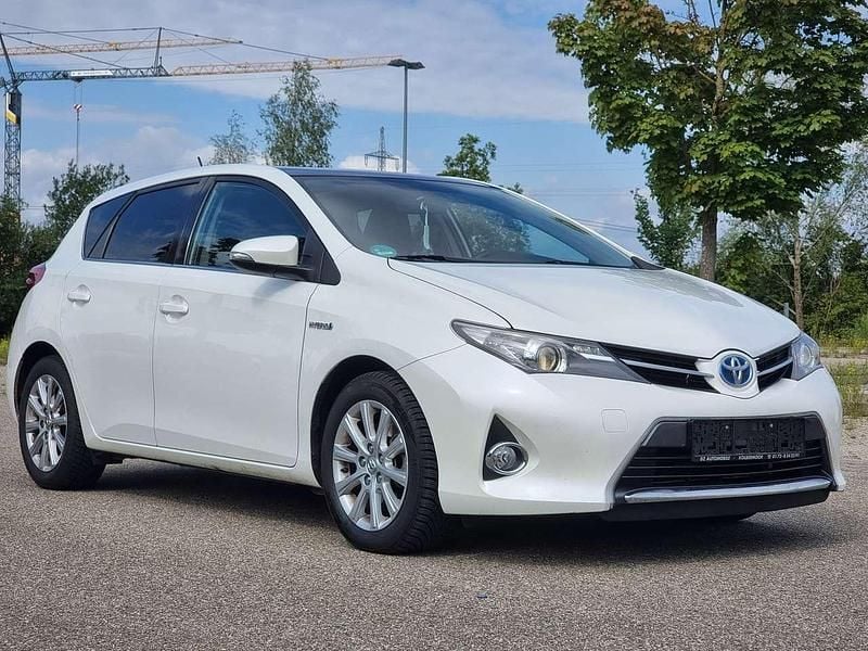 Gebraucht Toyota Auris Hybrid Lounge 99 PS (72 kW) 2016 Weiß Kombi