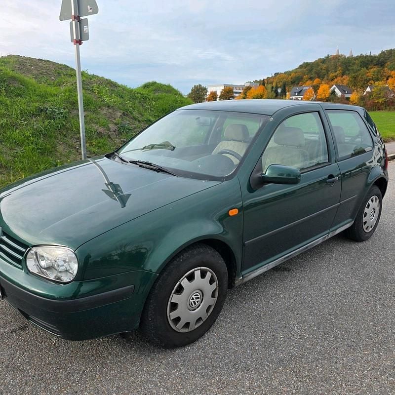Grün Gebraucht 1998 VW Golf IV Limousine | 300 € (Superpreis) - Bild 1/4