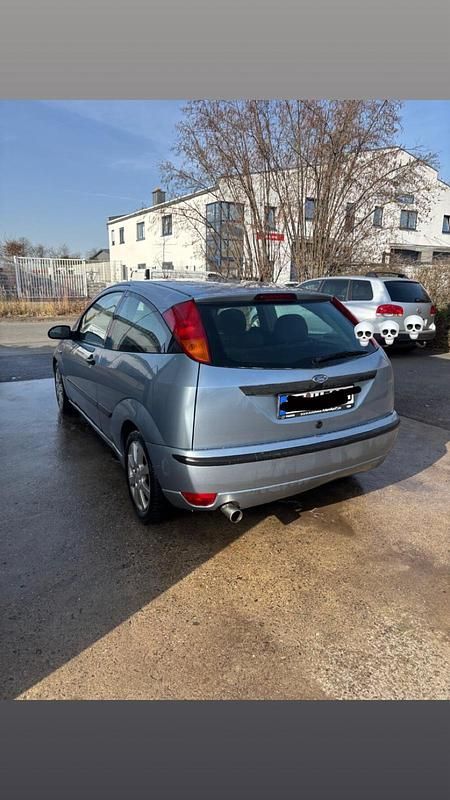 Usata Ford Focus 100 CV (73 kW) 2004 Blu Utilitaria