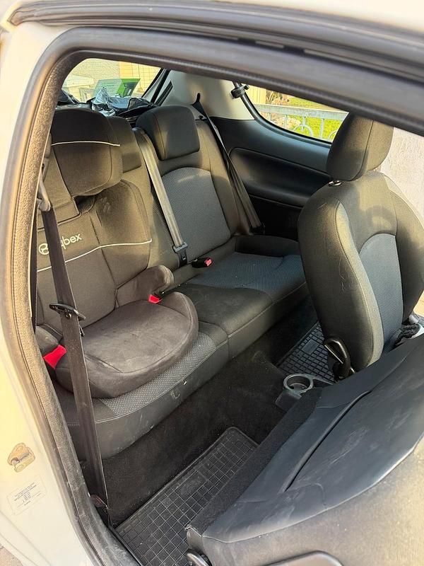 Gebraucht Peugeot 206+ 75 PS (55 kW) 2010 Weiß Kleinwagen