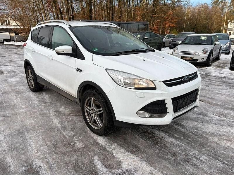 Weiß Gebraucht 2016 Ford Kuga Trend SUV | 6.950 € (Guter Preis) - Bild 1/4