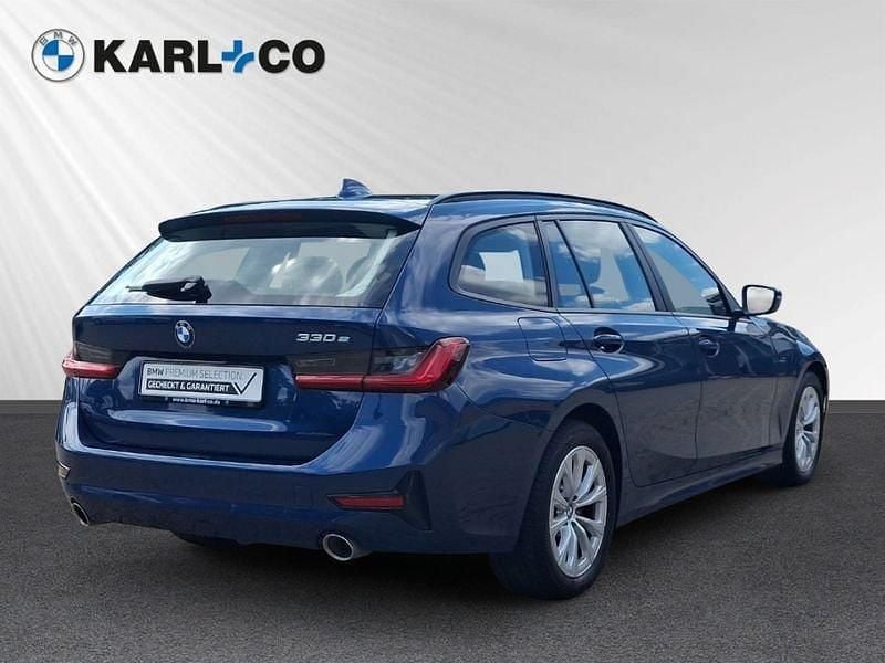 Gebraucht BMW 330e Advantage 292 PS (214 kW) 2021 Blau Kombi