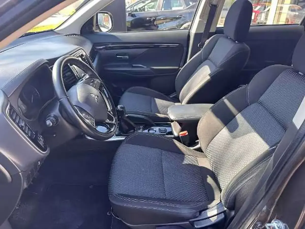 Gebraucht Mitsubishi Outlander Active 150 PS (110 kW) 2019 Granitbraun SUV