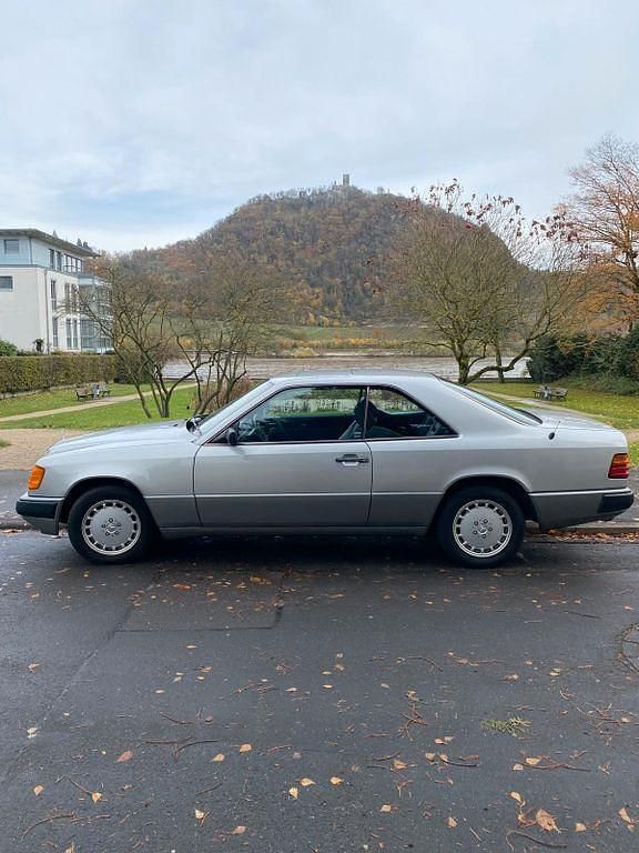 Grau Gebraucht 1989 Mercedes 230 Coupé | 8.000 € - Bild 1/4
