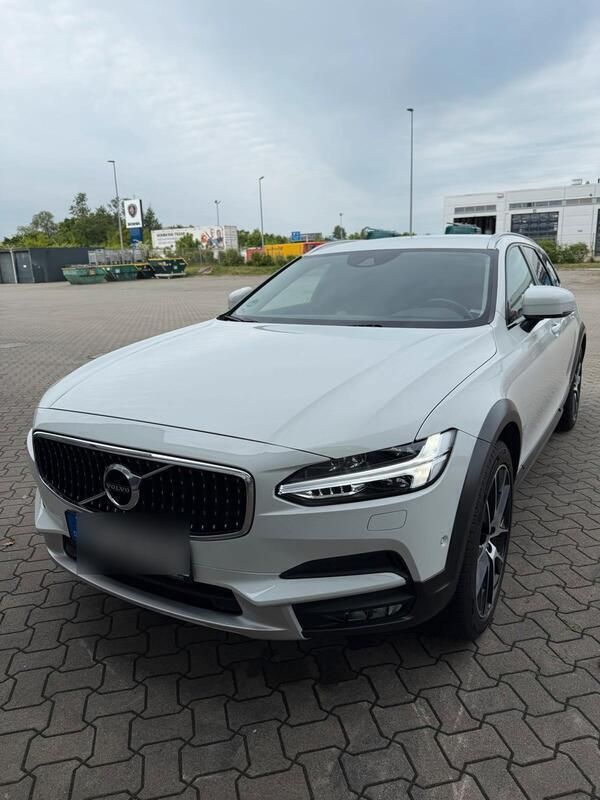 Weiß Gebraucht 2018 Volvo V90 CC Kombi | 27.899 € (Fairer Preis) - Bild 1/4