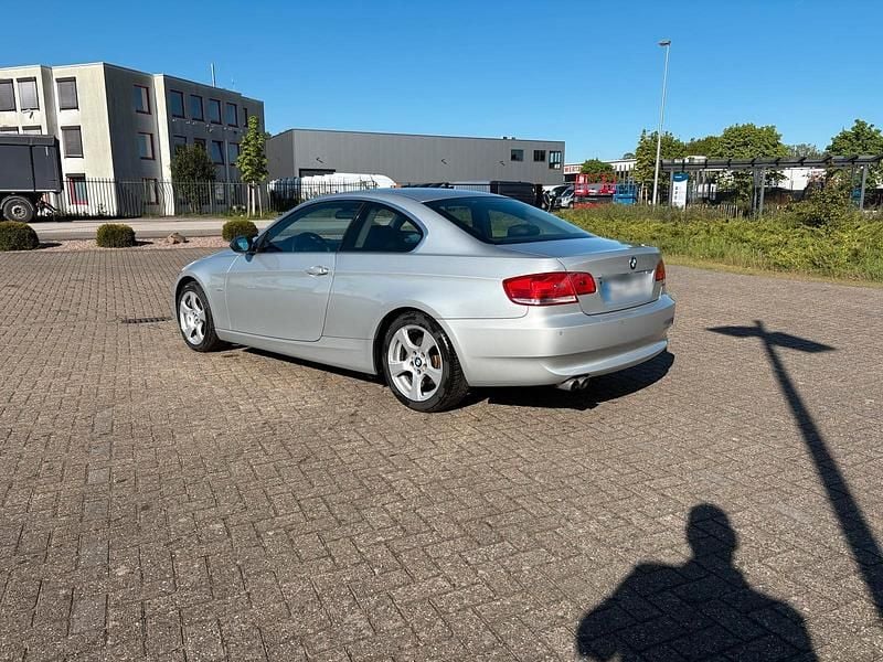 Gebraucht BMW 325 218 PS (160 kW) 2007 Silber Coupé