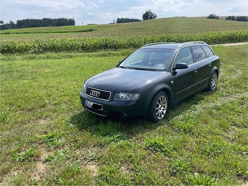 Schwarz Gebraucht 2004 Audi A4 Kombi | 950 € (Guter Preis) - Bild 1/4