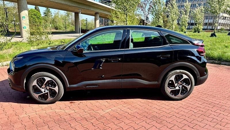 Second-hand Citroën C4 Feel 131 CP (96 kW) 2024 Negru SUV