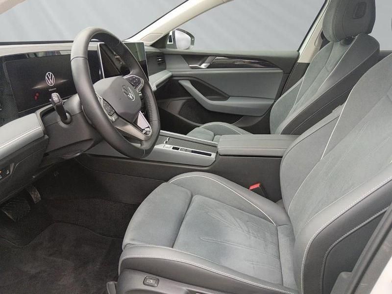 Gebraucht VW Passat Business 150 PS (110 kW) 2024 Pure white Kombi