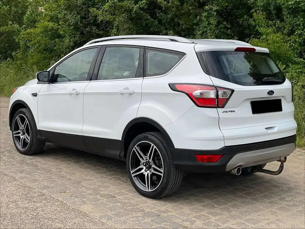 Gebraucht Ford Kuga Business Edition 150 PS (110 kW) 2017 Frostweiß SUV