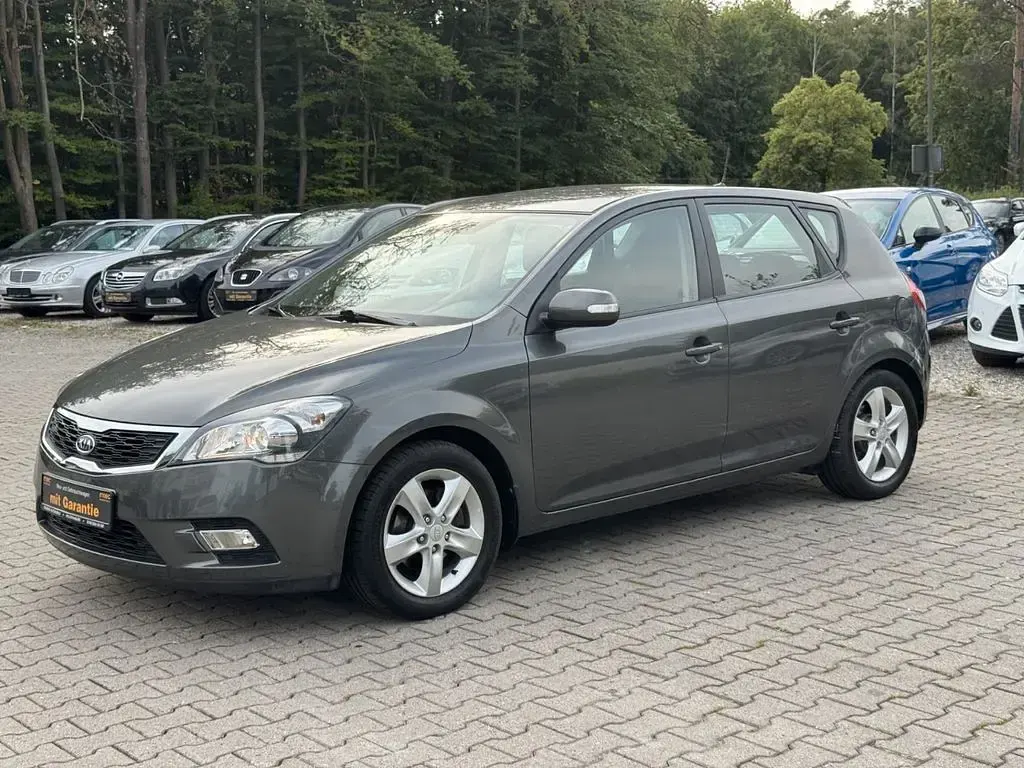 Gebraucht Kia Ceed Vision 116 PS (85 kW) 2011 Grau Kleinwagen