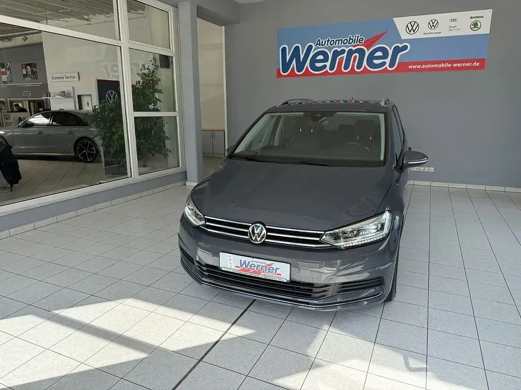 Gebraucht VW Touran Active 150 PS (110 kW) 2022 Grau Van / Kleinbus