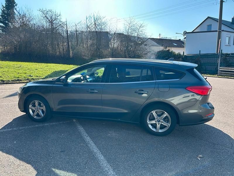 Gebraucht Ford Focus 125 PS (91 kW) 2021 Grau Kombi