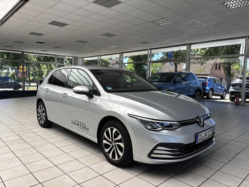 Gebraucht VW Golf VIII Active 110 PS (80 kW) 2023 Silber metallic Limousine