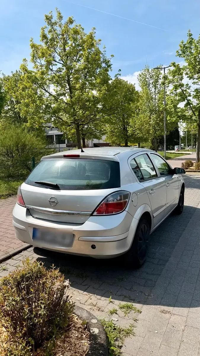 Gebraucht Opel Astra 104 PS (76 kW) 2007 Silber Limousine