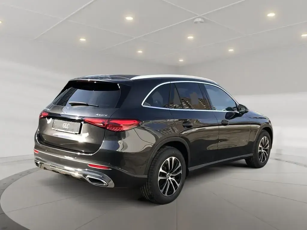 Gebraucht Mercedes GLC220 Avantgarde 197 PS (144 kW) 2025 Grau SUV