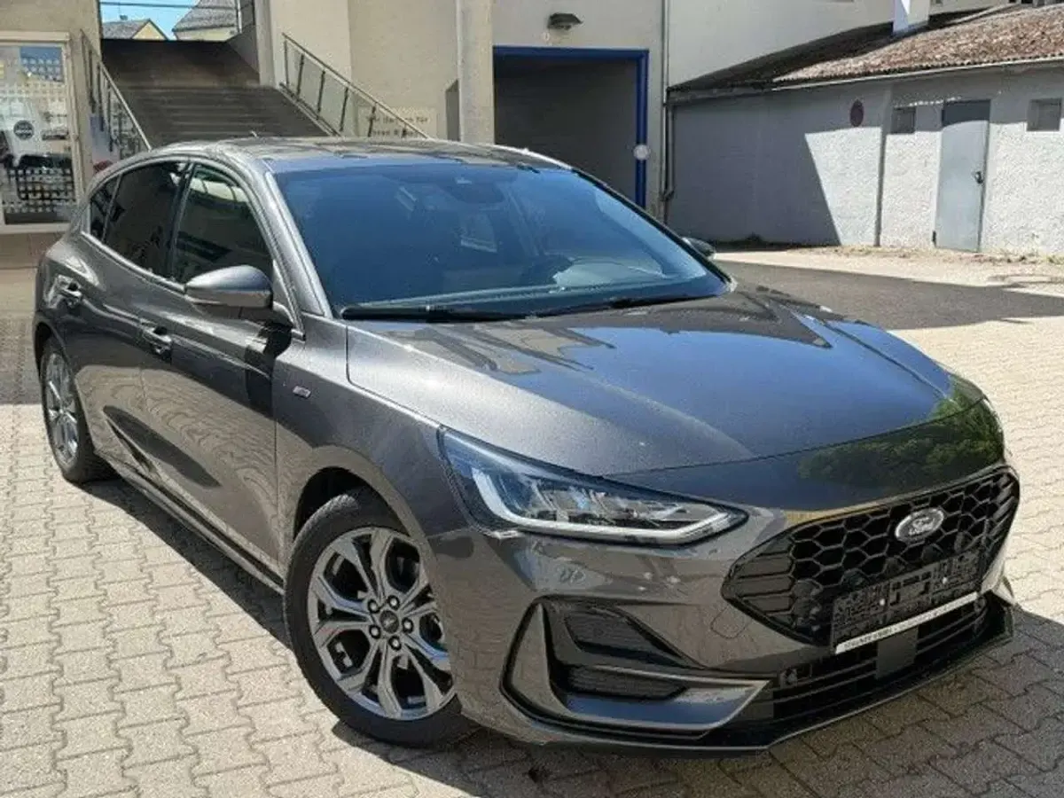 Gebraucht Ford Focus ST-Line 116 PS (85 kW) 2025 Grau Limousine