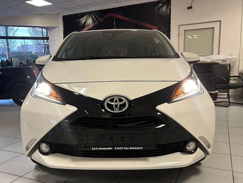 Gebraucht Toyota Aygo Edition-S 69 PS (50 kW) 2017 Weiß Kleinwagen
