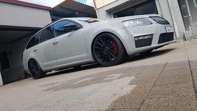 Grau Gebraucht 2015 Skoda Octavia RS Kombi | 16.200 € (Etwas zu teuer) - Bild 1/4