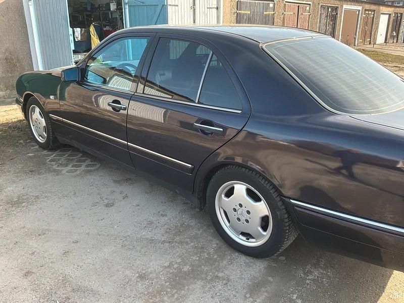 Gebraucht Mercedes E230 150 PS (110 kW) 1995 Limousine