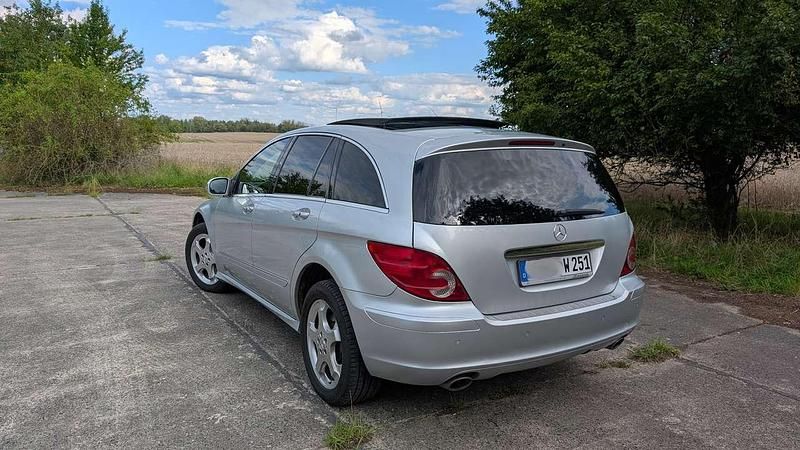 Silber Gebraucht 2007 Mercedes R320 Van / Kleinbus | 5.500 € (Fairer Preis) - Bild 1/4