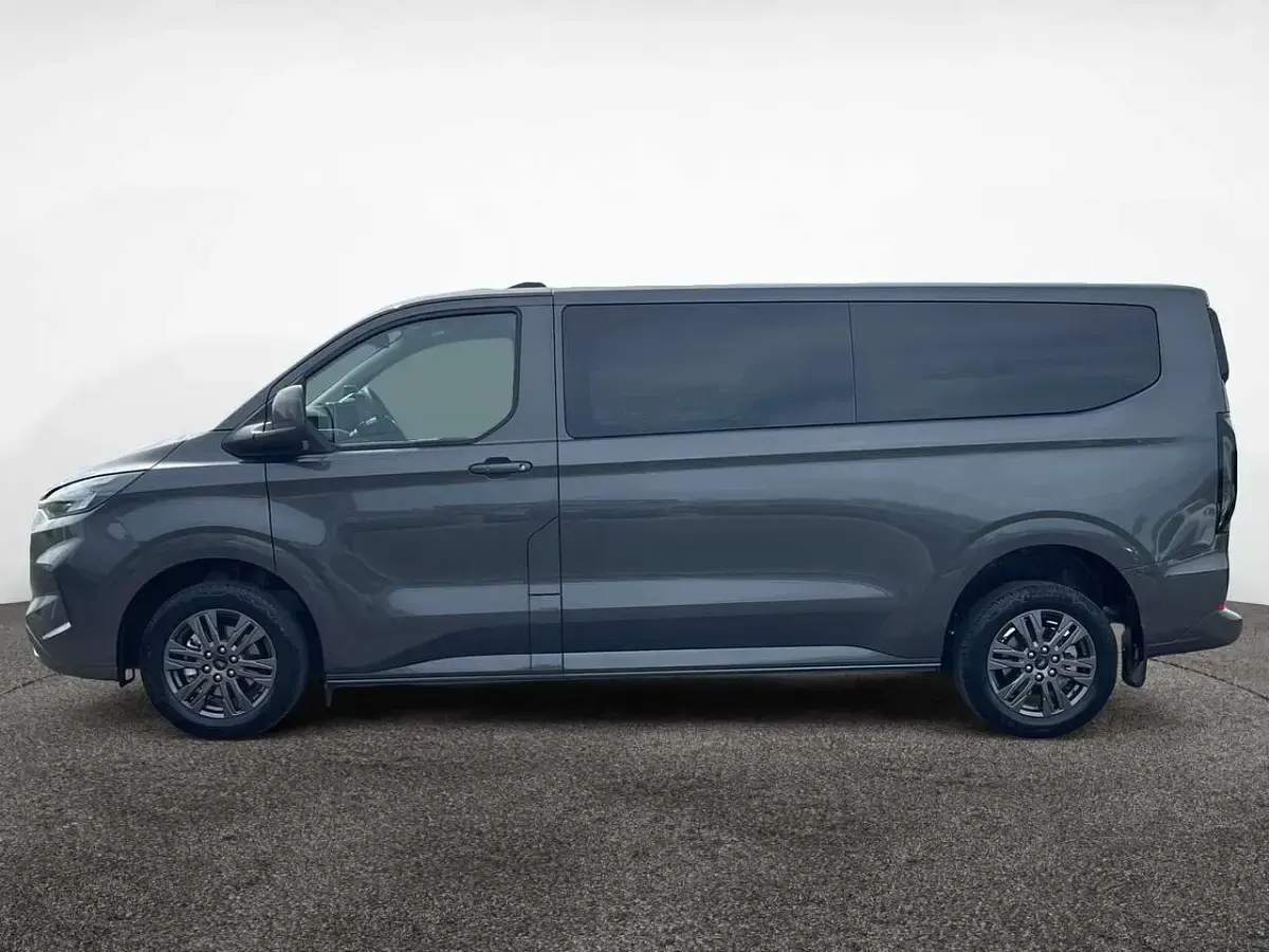 Neu Ford Tourneo Titanium 170 PS (125 kW) 2026 Blau Van / Kleinbus