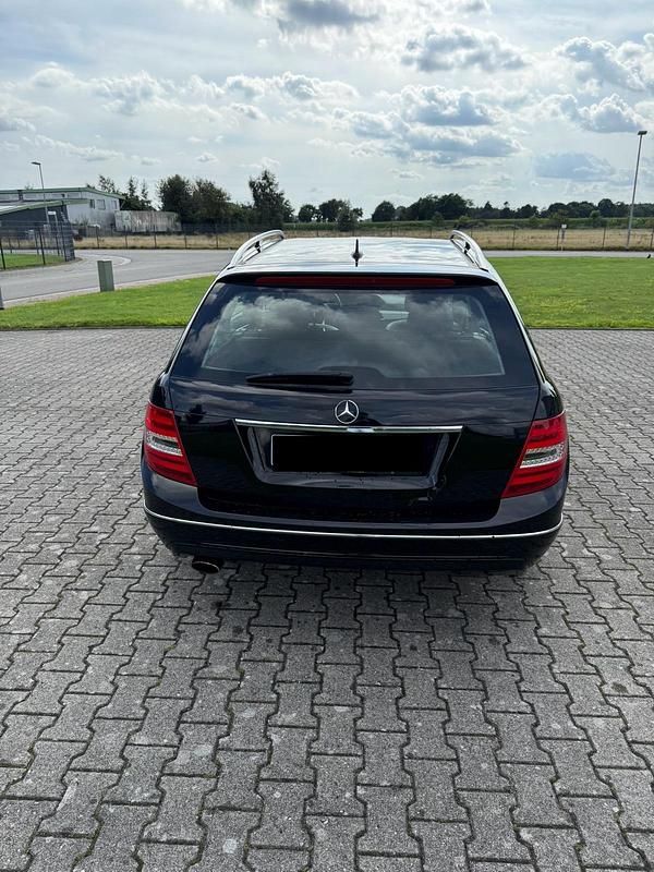 Gebraucht Mercedes C220 170 PS (125 kW) 2011 Schwarz Kombi