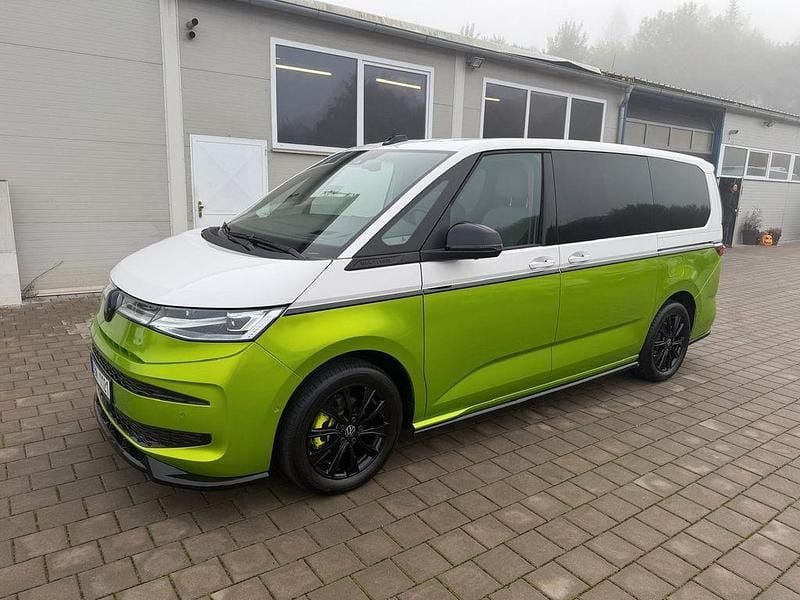 Grün Gebraucht 2025 VW Multivan Style Van | 75.000 € - Bild 1/4