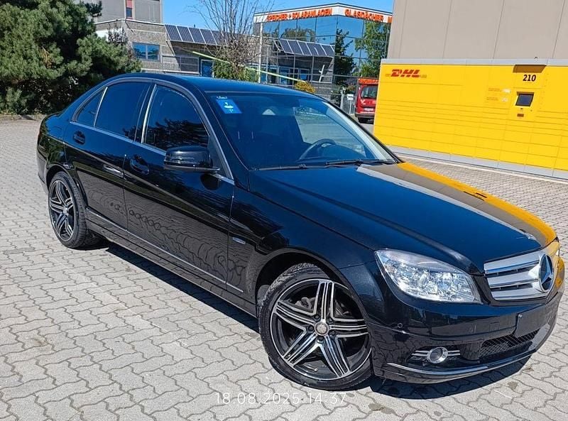 Schwarz Gebraucht 2010 Mercedes C180 Avantgarde Limousine | 6.950 € (Guter Preis) - Bild 1/4