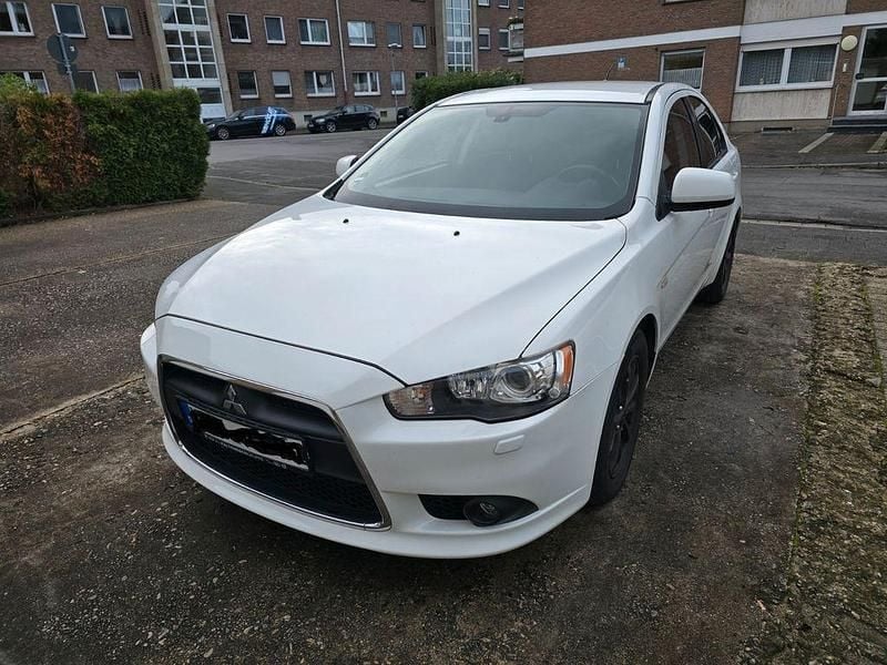 Gebraucht Mitsubishi Lancer Invite 117 PS (86 kW) 2011 Weiß Limousine