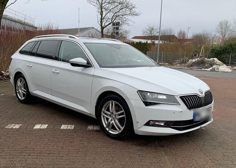 Gebraucht Skoda Superb Style 190 PS (139 kW) 2018 Weiß Kombi