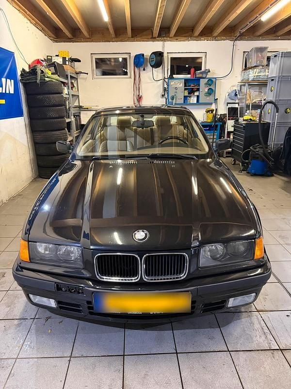 Gebraucht BMW 328 193 PS (141 kW) 1996 Schwarz Coupé