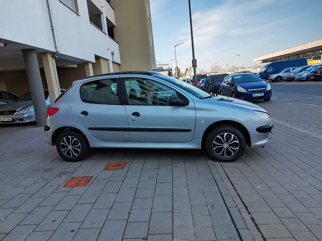 Używany Peugeot 206 60 KM (44 kW) 2000 Szary Sedan/Limuzyna