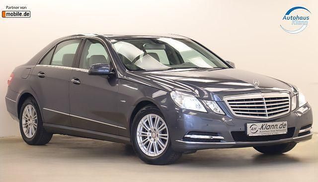 Grau Gebraucht 2010 Mercedes E200 Elegance Limousine | 6.799 € (Guter Preis) - Bild 1/4