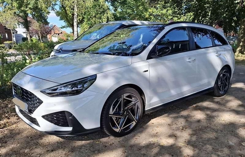 Weiß Gebraucht 2024 Hyundai i30 N Line Kombi | 26.490 € (Fairer Preis) - Bild 1/4