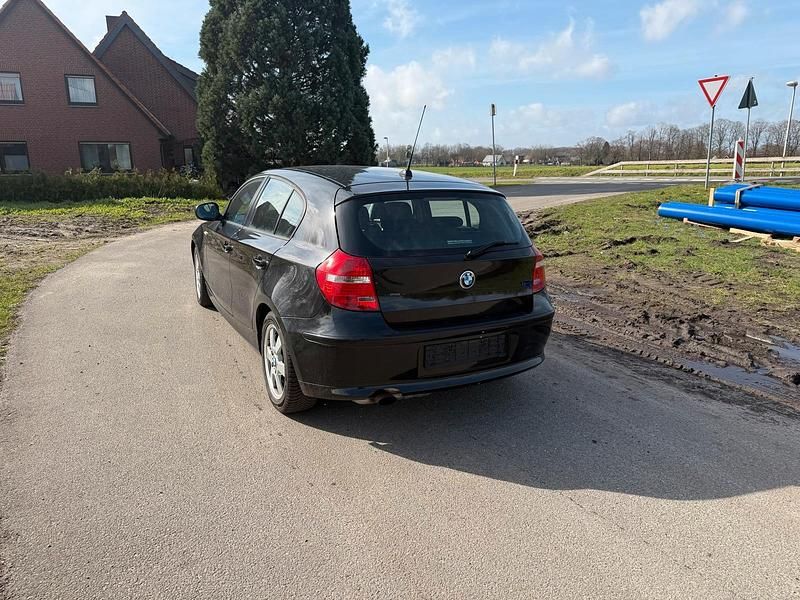 Gebraucht BMW 118 150 PS (110 kW) 2011 Schwarz Kleinwagen