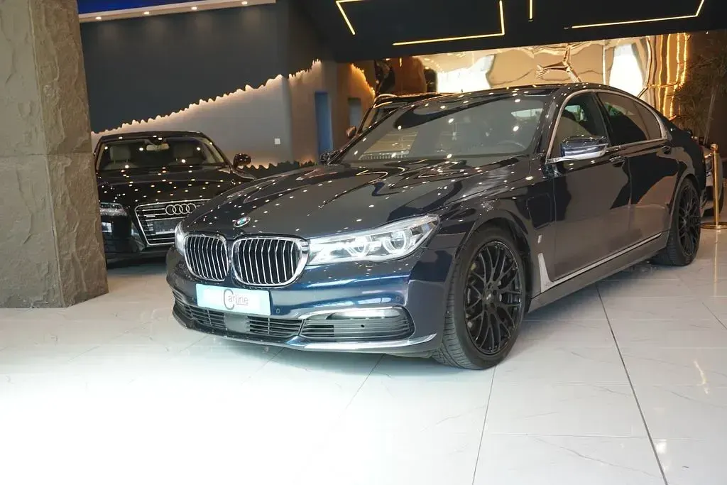 Usado BMW 740 258 HP (189 kW) 2017 Azul Sedan