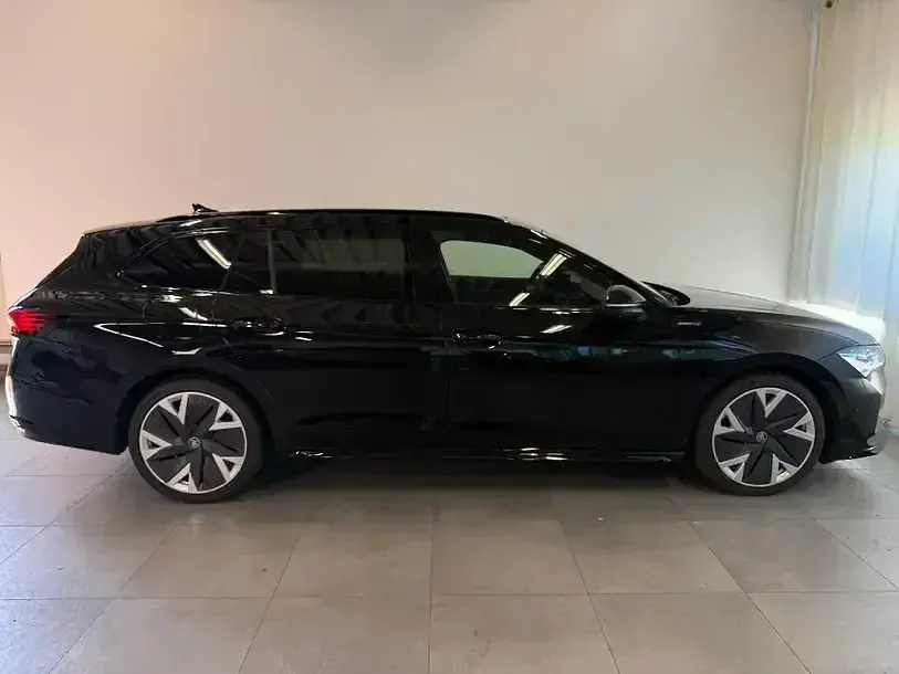 Gebraucht Skoda Superb SportLine 204 PS (150 kW) 2025 Ebony schwarz Limousine