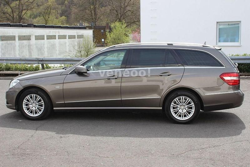 Gebraucht Mercedes E220 Elegance 170 PS (125 kW) 2010 Grau Kombi