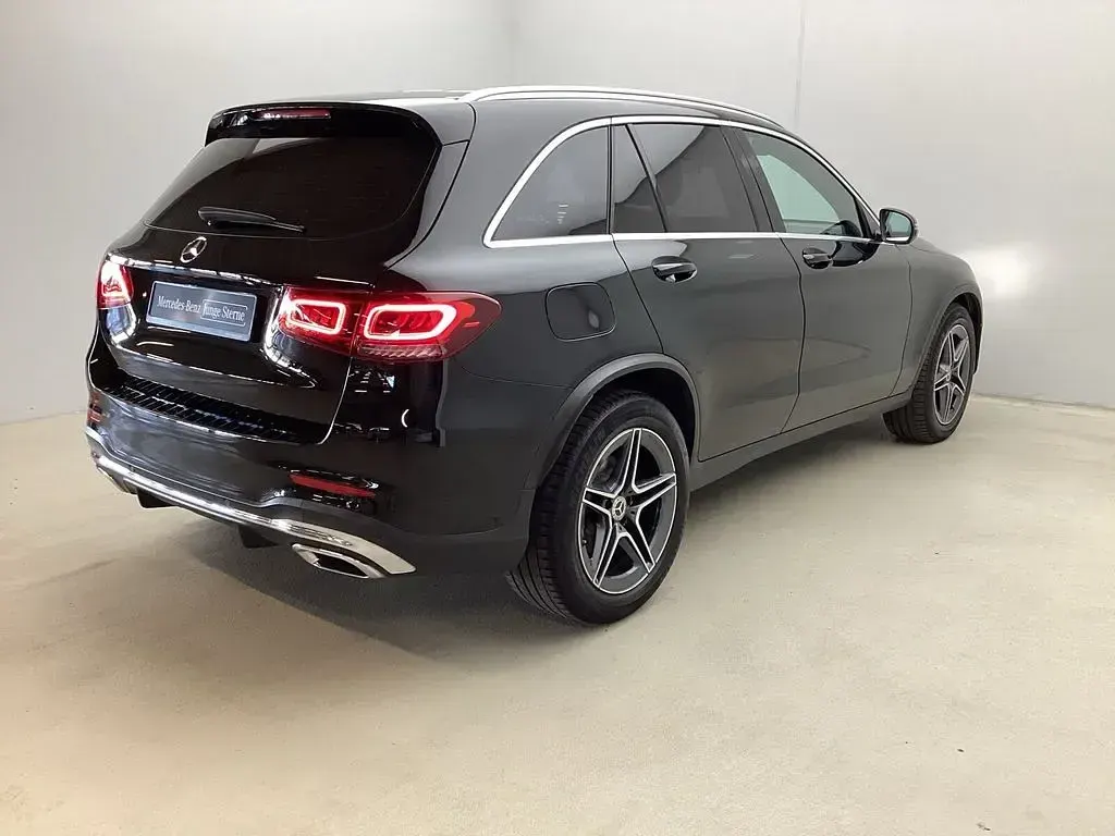 Gebraucht Mercedes GLC300 AMG line 245 PS (180 kW) 2019 Metalliclack obsidianschwarz SUV