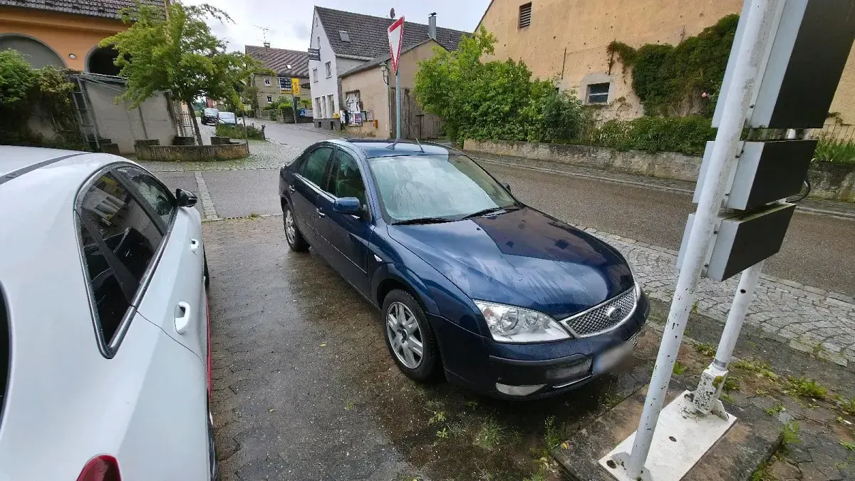 Używany Ford Mondeo 131 KM (96 kW) 2003 Niebieski Sedan/Limuzyna