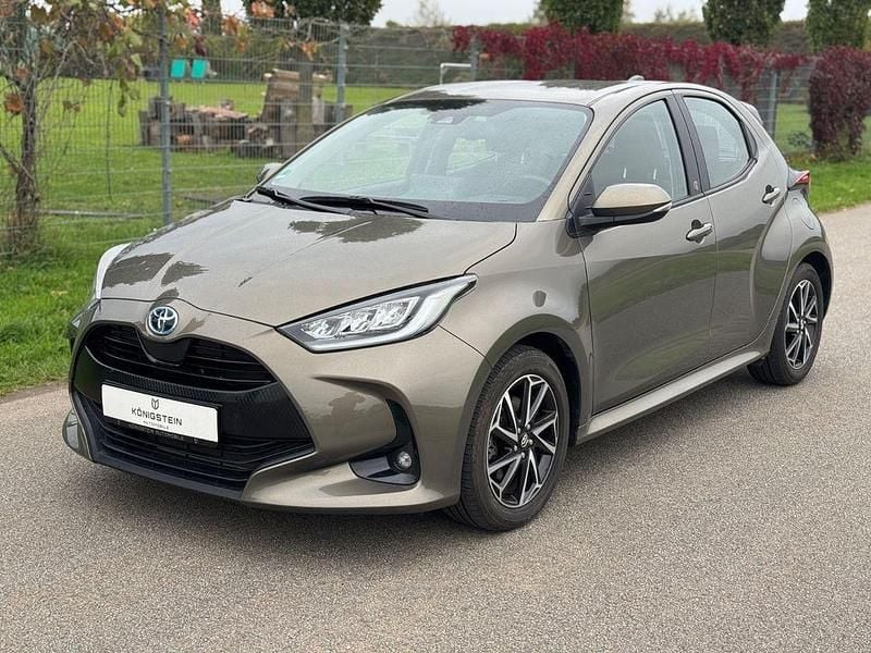 Gebraucht 2022 Toyota Yaris Hybrid Team Limousine | 17.950 € (Guter Preis) - Bild 1/4
