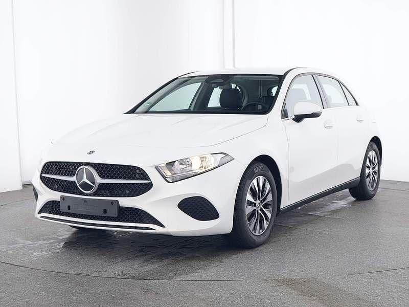Unilack polarweiß Gebraucht 2024 Mercedes A180 Limousine | 28.450 € (Guter Preis) - Bild 1/4
