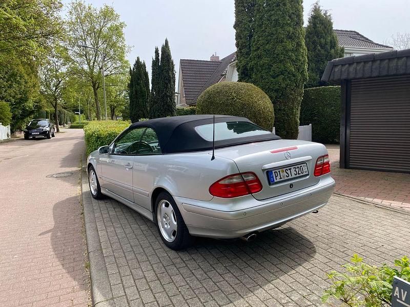 Gebraucht Mercedes CLK230 Elegance 197 PS (144 kW) 2001 Silber Coupé