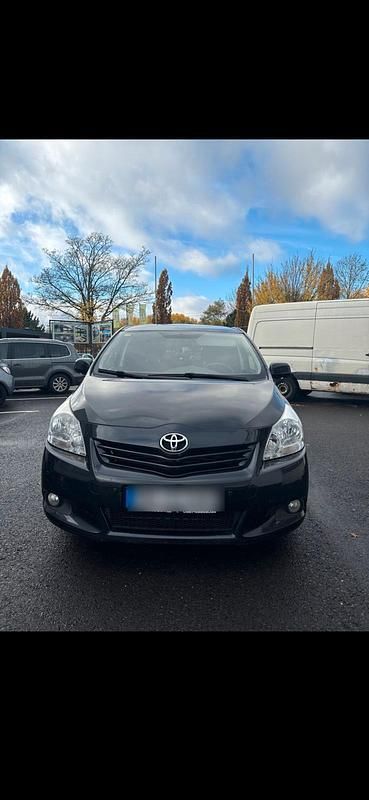 Schwarz Gebraucht 2011 Toyota Verso Van / Kleinbus | 3.200 € (Fairer Preis) - Bild 1/4
