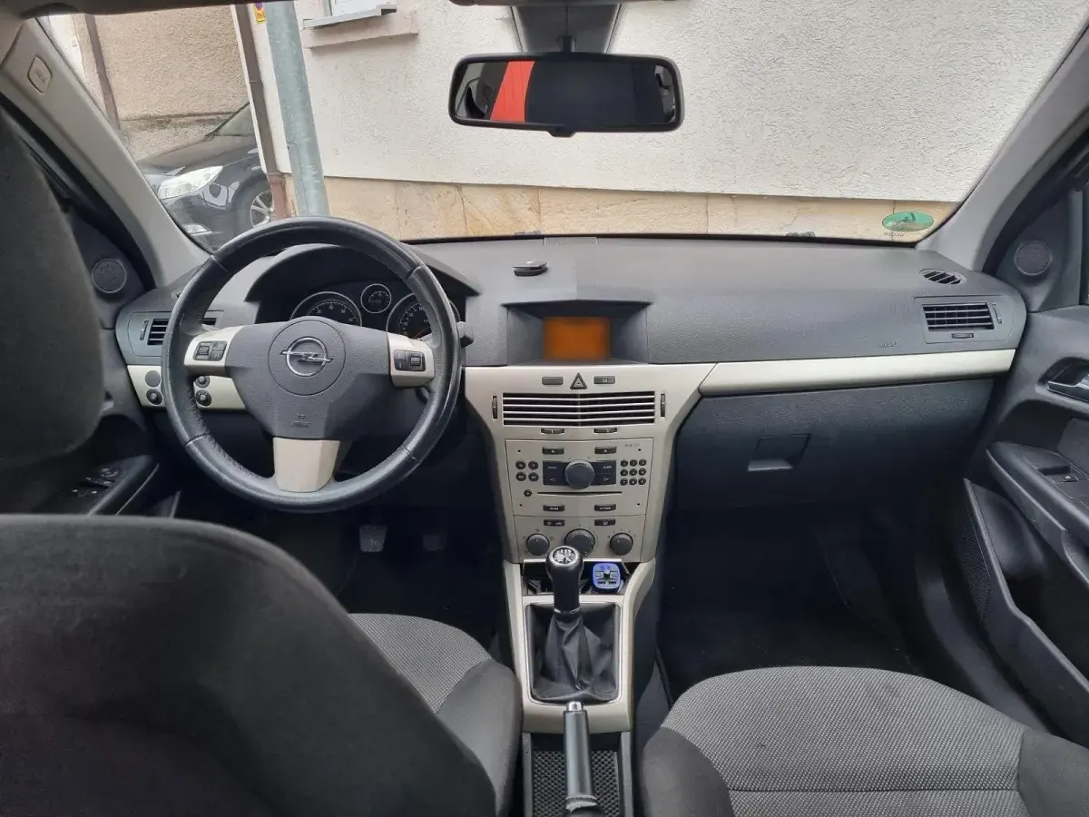 Gebraucht Opel Astra 116 PS (85 kW) 2008 Grau Kombi