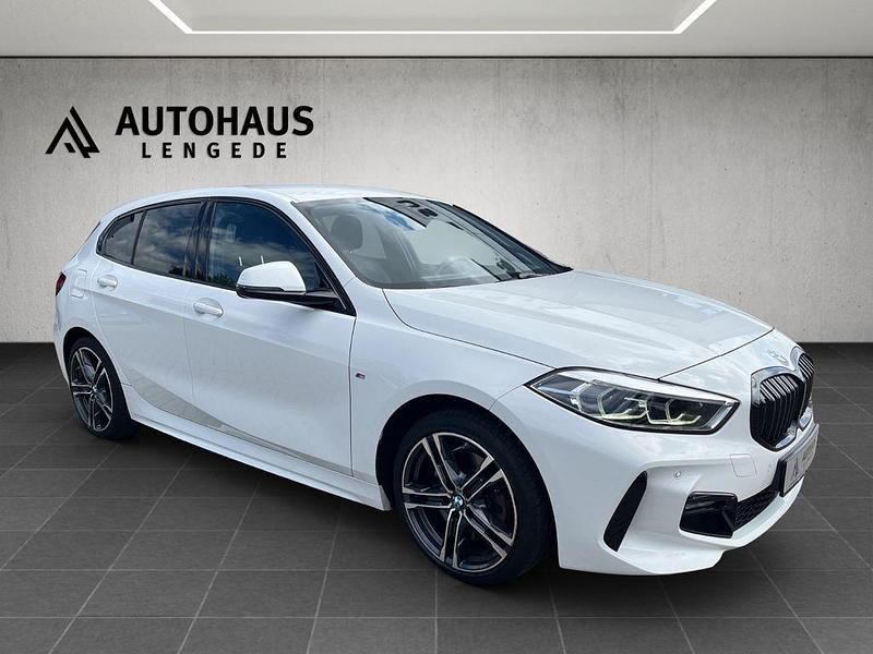 Weiß Gebraucht 2023 BMW 120 M Sport Kleinwagen | 22.999 € (Fairer Preis) - Bild 1/4