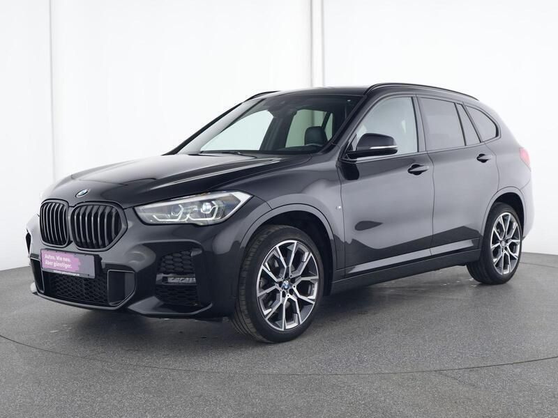 Black sapphire Gebraucht 2022 BMW X1 M Sport SUV | 31.659 € (Fairer Preis) - Bild 1/4